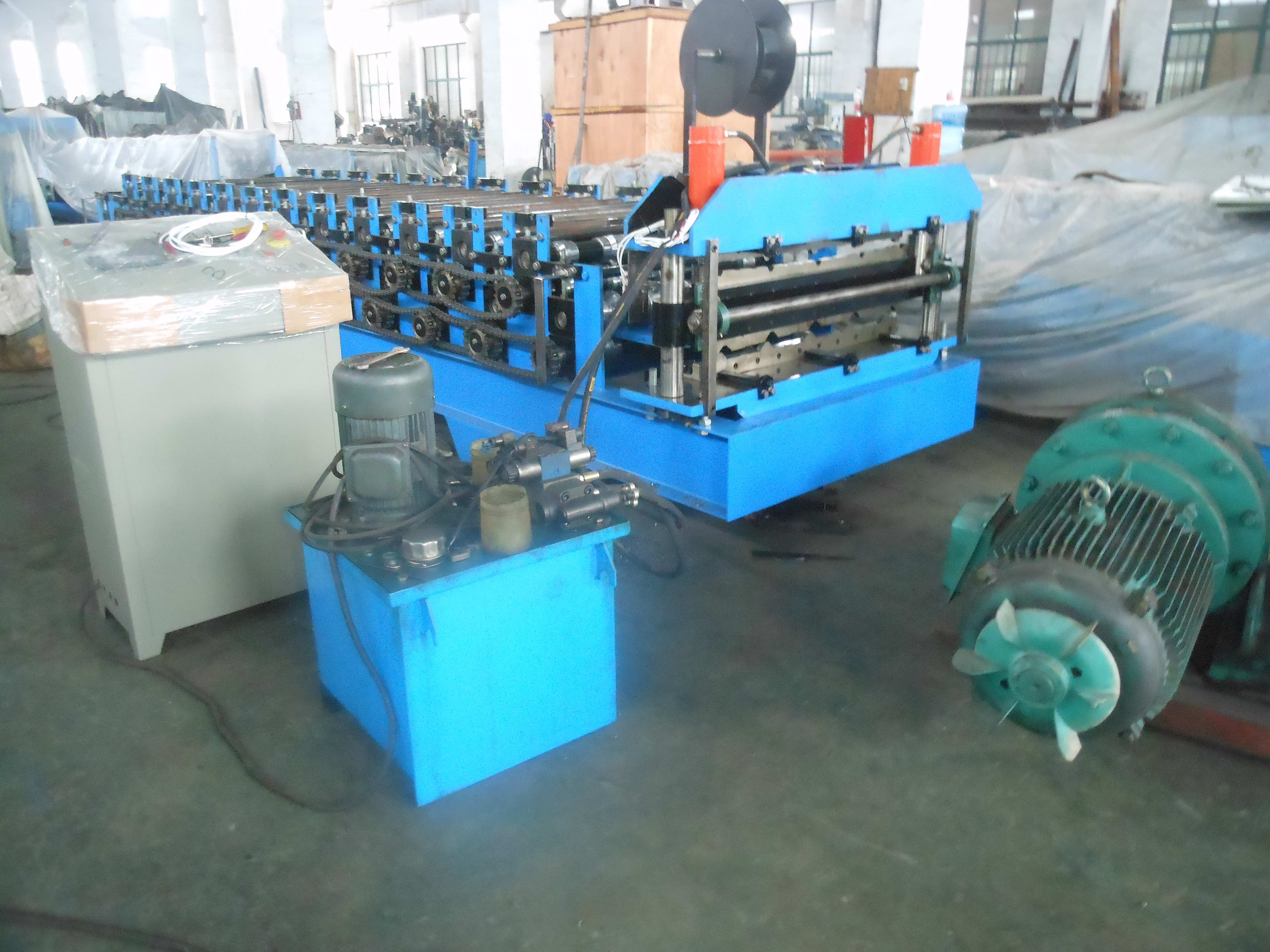 Corrugated Roll Forming Machine By Chain / Gear