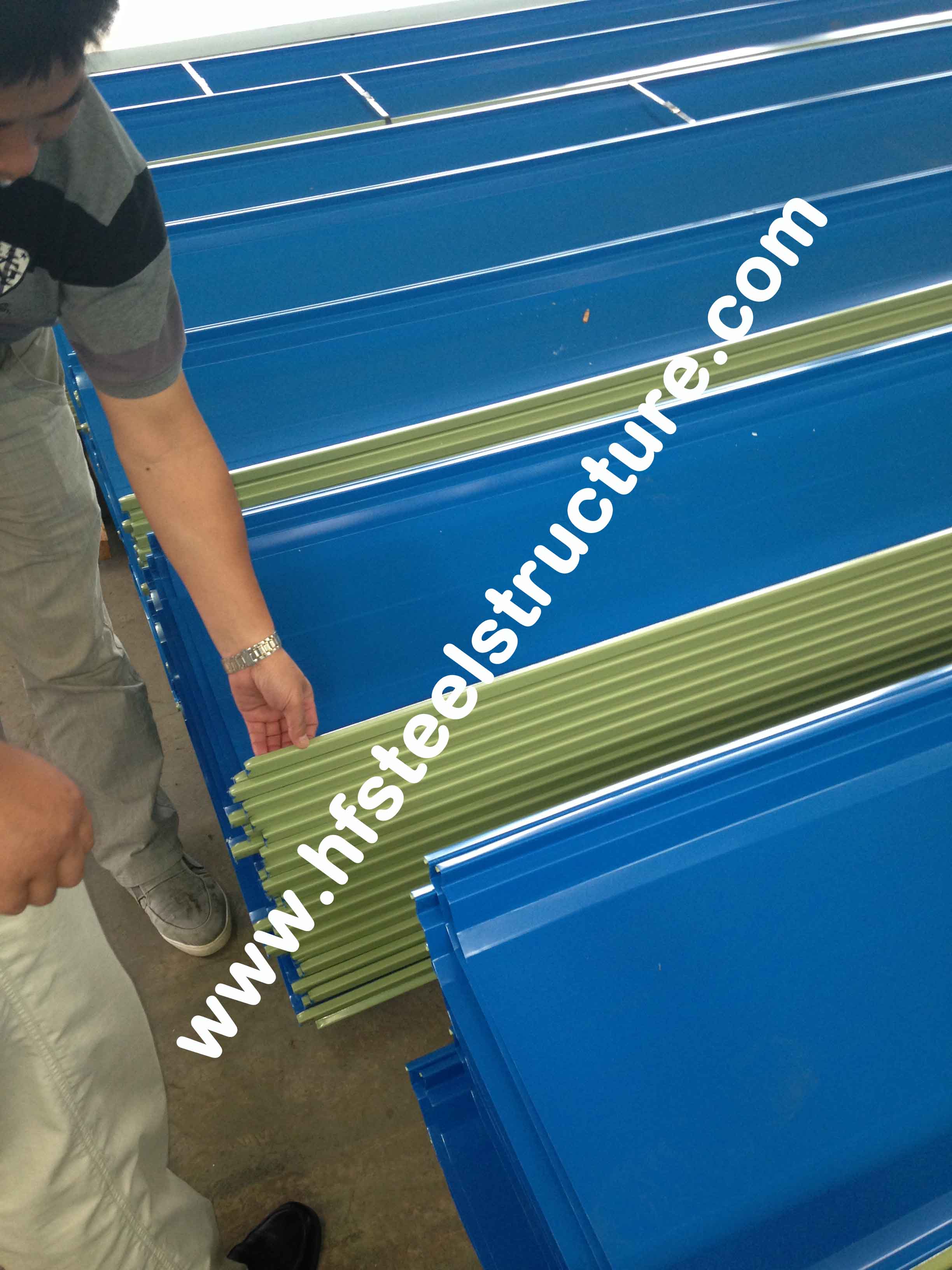Hot Dip Galvanized / Rolling Metal Roofing Sheets With Electric Welding